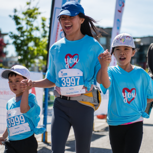 Une mère et ses filles à la Course pour les femmes